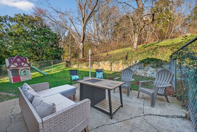 304 Cross Timbers Dr, Nashville, TN 37221