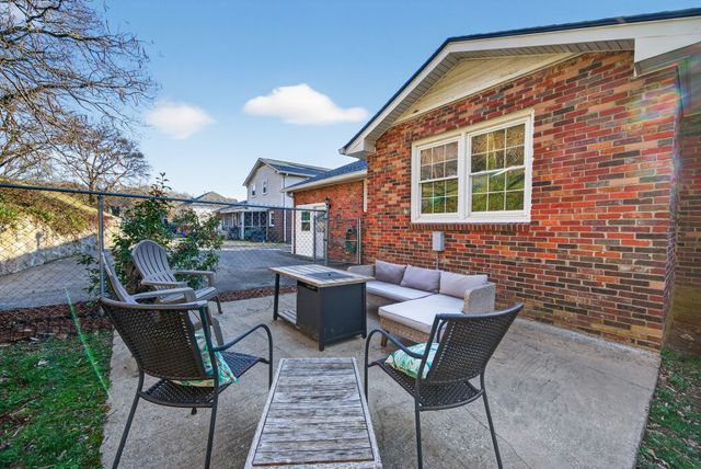 304 Cross Timbers Dr, Nashville, TN 37221