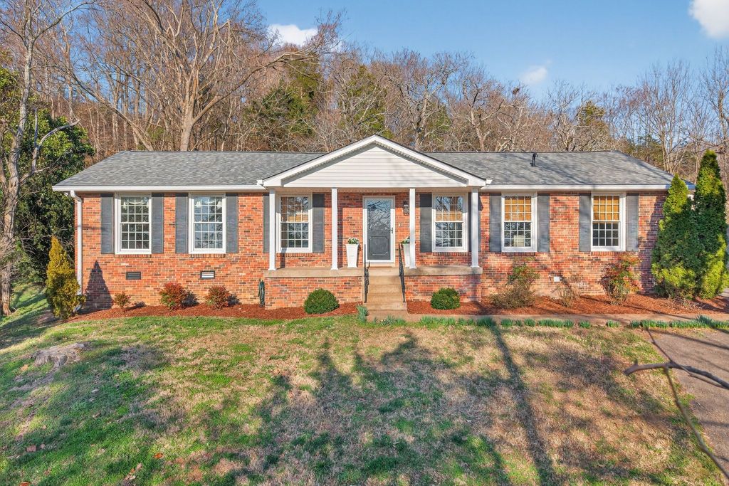 304 Cross Timbers Dr, Nashville, TN 37221