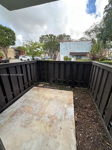 10776 N Kendall Dr F17, Miami, FL 33176