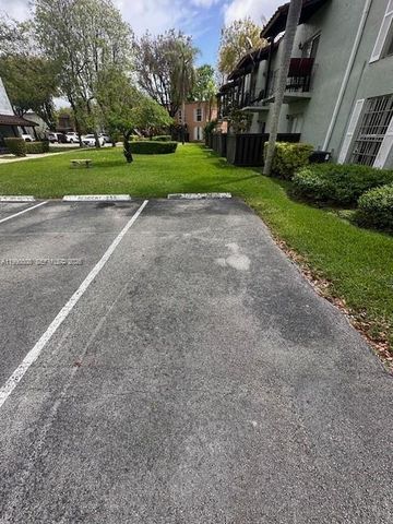 10776 N Kendall Dr F17, Miami, FL 33176