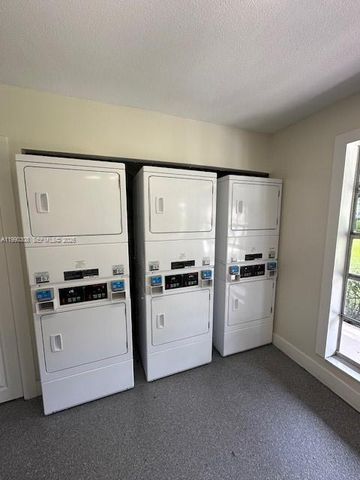 10776 N Kendall Dr F17, Miami, FL 33176