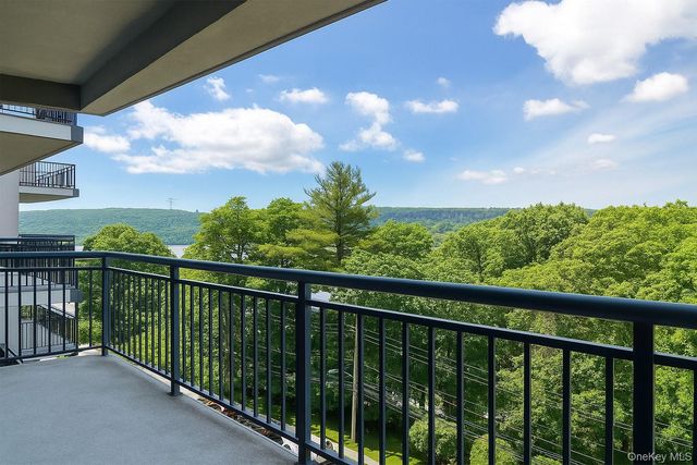 1020 Warburton Avenue 7G, Yonkers, NY 10701