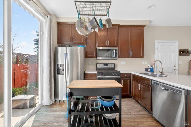 465 Miaterra Dr, Santa Rosa, CA 95407