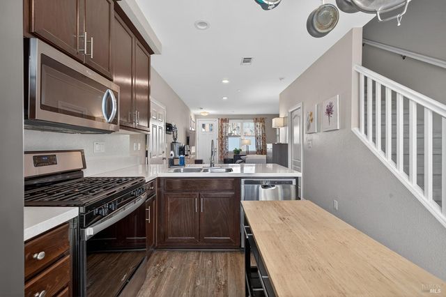 465 Miaterra Dr, Santa Rosa, CA 95407