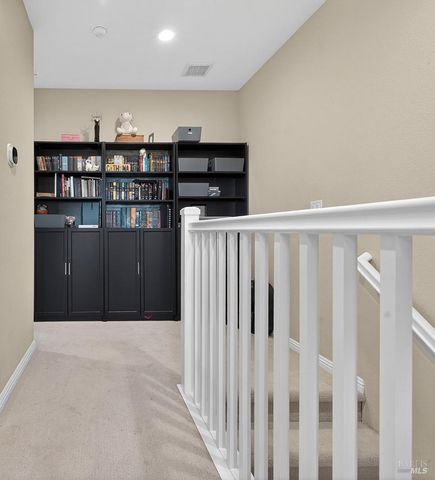 465 Miaterra Dr, Santa Rosa, CA 95407