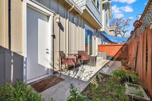 465 Miaterra Dr, Santa Rosa, CA 95407