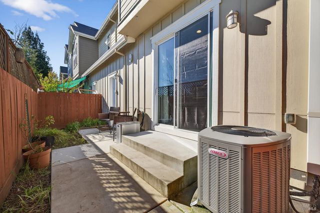 465 Miaterra Dr, Santa Rosa, CA 95407