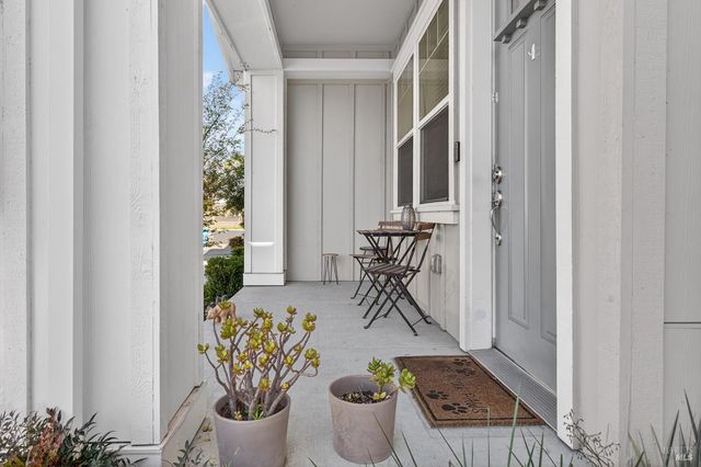 465 Miaterra Dr, Santa Rosa, CA 95407