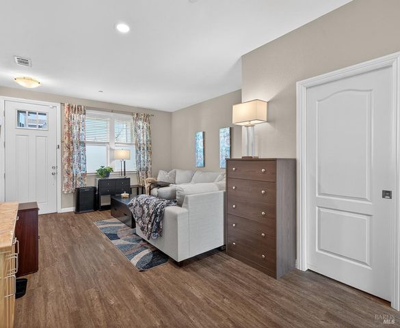 465 Miaterra Dr, Santa Rosa, CA 95407