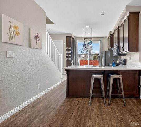 465 Miaterra Dr, Santa Rosa, CA 95407