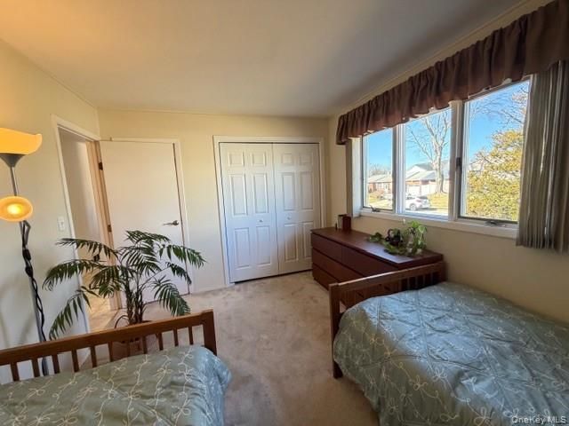 41 Charlotte Place, Plainview, NY 11803