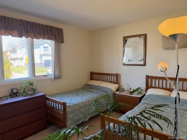 41 Charlotte Place, Plainview, NY 11803