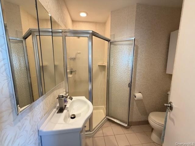 41 Charlotte Place, Plainview, NY 11803