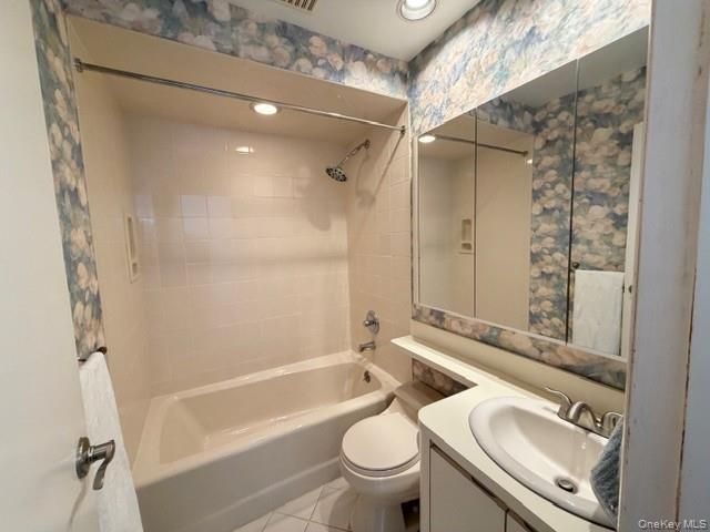 41 Charlotte Place, Plainview, NY 11803