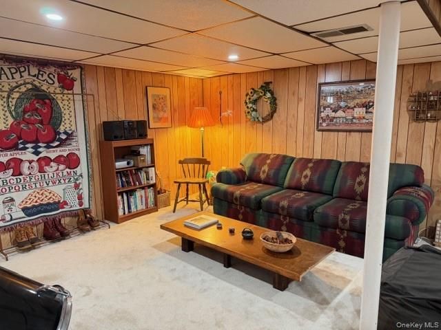 41 Charlotte Place, Plainview, NY 11803