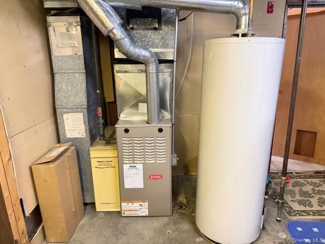 41 Charlotte Place, Plainview, NY 11803