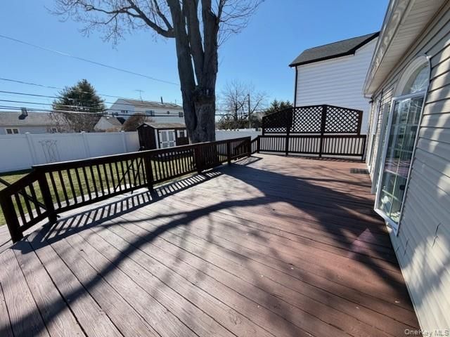 41 Charlotte Place, Plainview, NY 11803