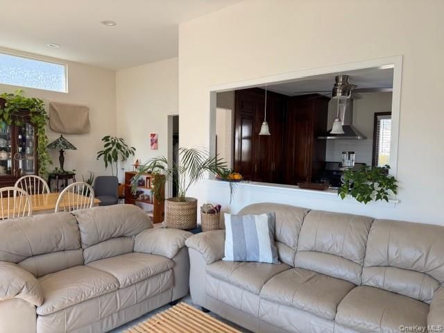 41 Charlotte Place, Plainview, NY 11803