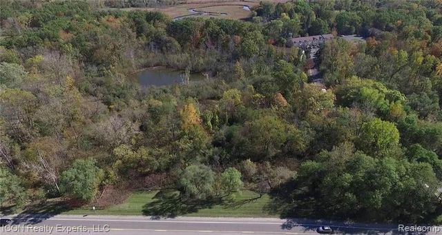 5743 Cooley Lake Rd, Waterford, MI 48327