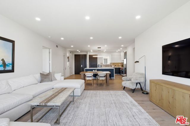 505 S Barrington Avenue 406, Los Angeles, CA 90049