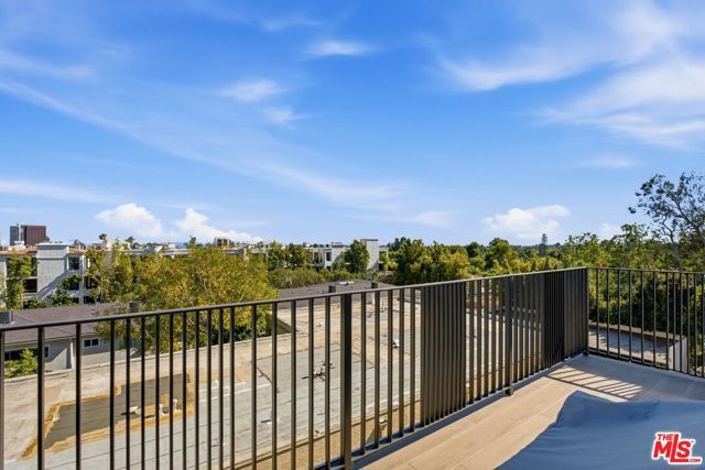 505 S Barrington Avenue 406, Los Angeles, CA 90049