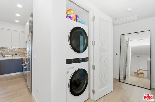 505 S Barrington Avenue 406, Los Angeles, CA 90049