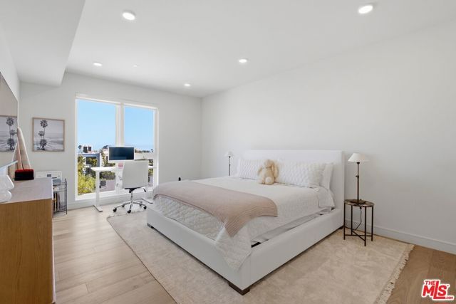 505 S Barrington Avenue 406, Los Angeles, CA 90049