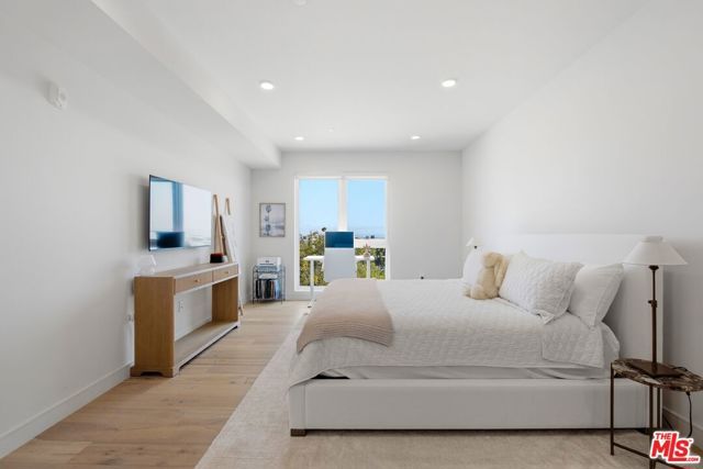 505 S Barrington Avenue 406, Los Angeles, CA 90049