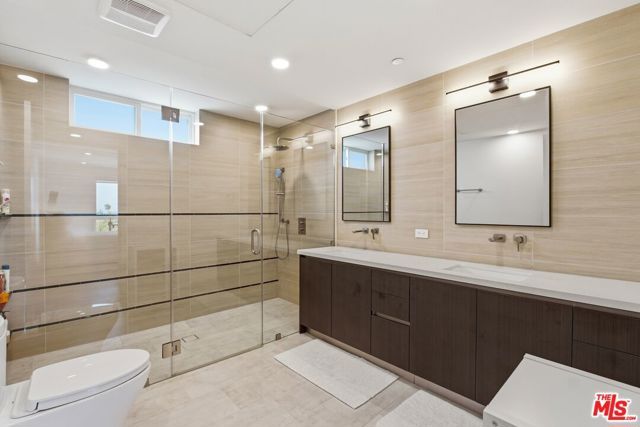 505 S Barrington Avenue 406, Los Angeles, CA 90049