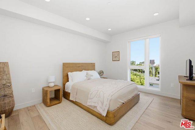 505 S Barrington Avenue 406, Los Angeles, CA 90049