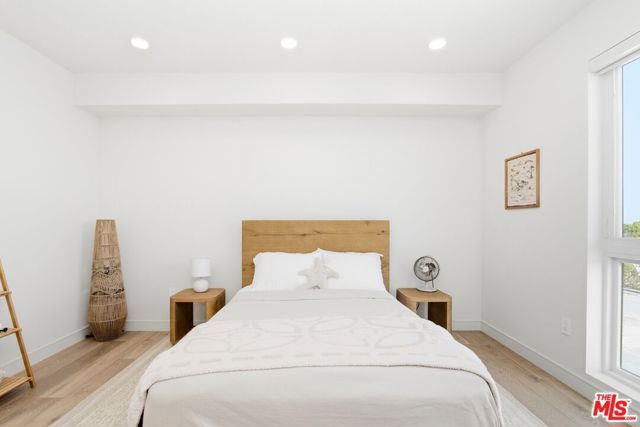 505 S Barrington Avenue 406, Los Angeles, CA 90049