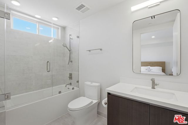 505 S Barrington Avenue 406, Los Angeles, CA 90049