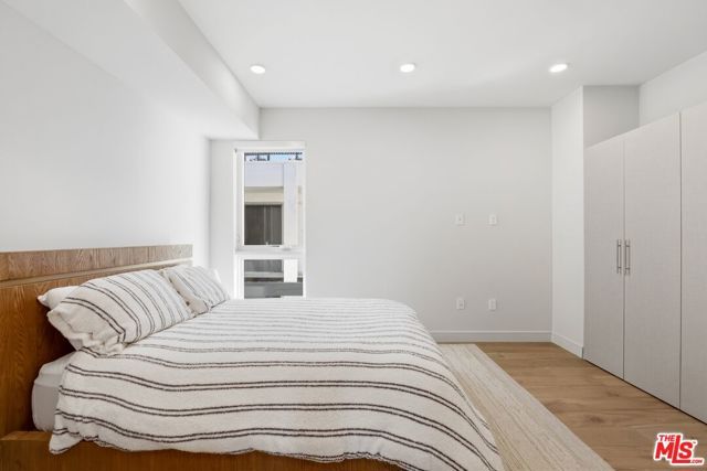 505 S Barrington Avenue 406, Los Angeles, CA 90049