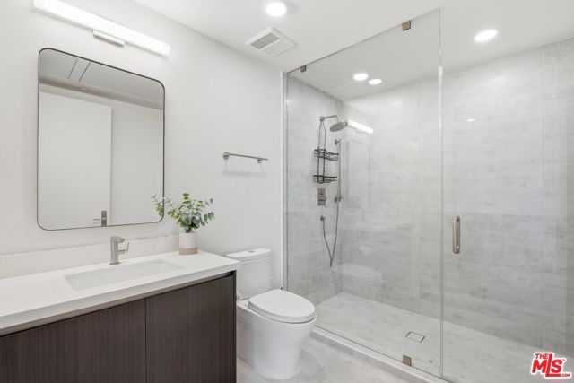 505 S Barrington Avenue 406, Los Angeles, CA 90049