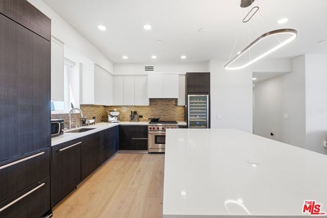 505 S Barrington Avenue 406, Los Angeles, CA 90049