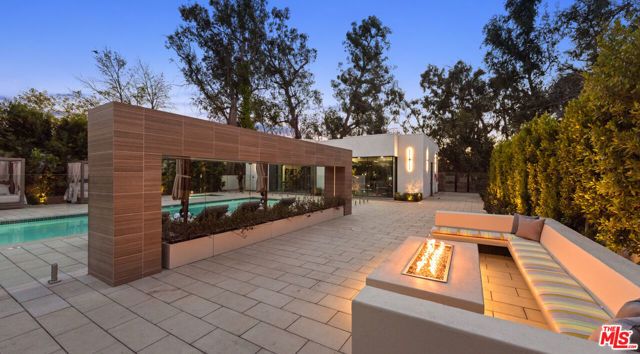 505 S Barrington Avenue 406, Los Angeles, CA 90049
