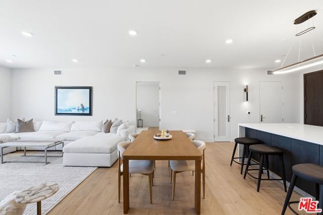 505 S Barrington Avenue 406, Los Angeles, CA 90049