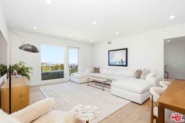 505 S Barrington Avenue 406, Los Angeles, CA 90049