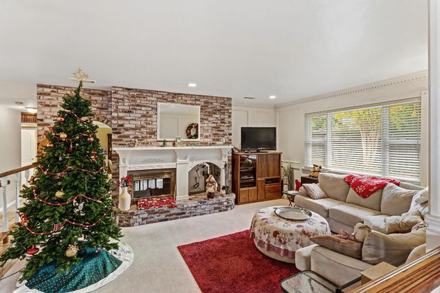 120 River Ridge Way, Folsom, CA 95630