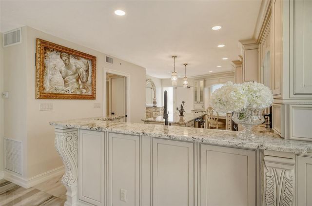 5740 MIDNIGHT PASS ROAD 307, Sarasota, FL 34242