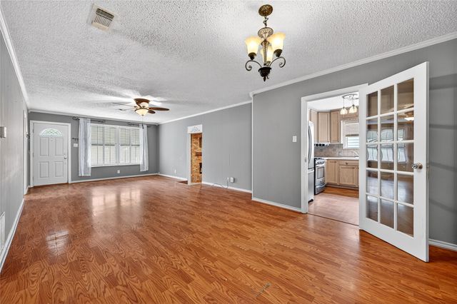 517 W Bullock Street, Denison, TX 75020