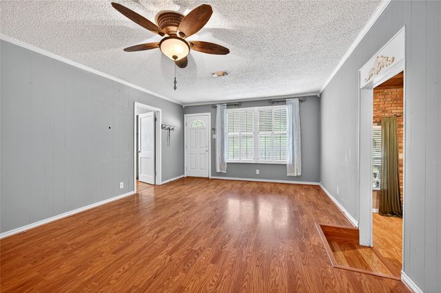 517 W Bullock Street, Denison, TX 75020