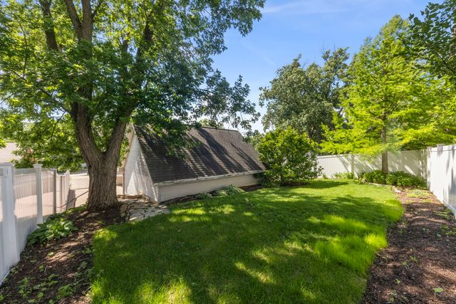 117 N Park Boulevard, Glen Ellyn, IL 60137