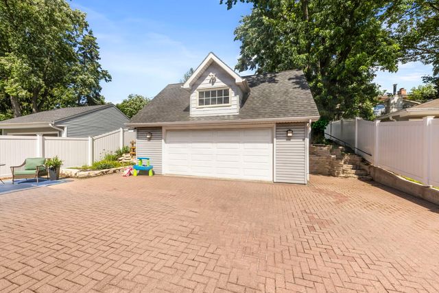 117 N Park Boulevard, Glen Ellyn, IL 60137