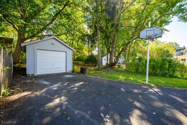 52 Orchard Rd, Maplewood Twp., NJ 07040