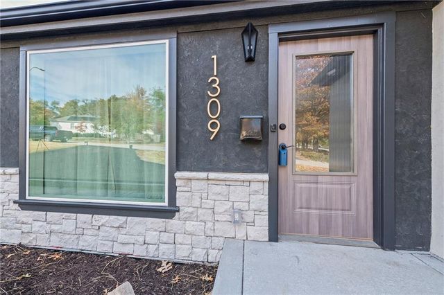 1309 W 100TH Terrace, Kansas City, MO 64114