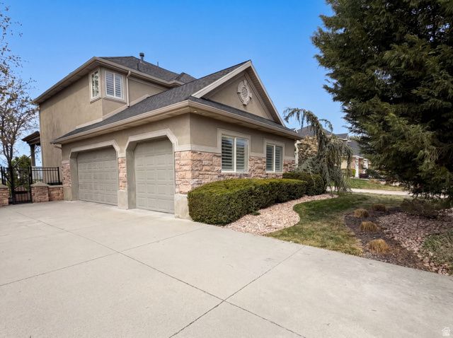 557 E HOLLOW CREEK RD, Draper, UT 84020