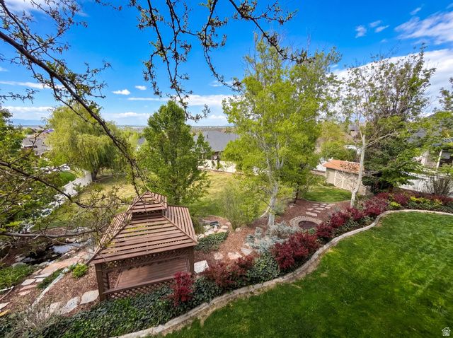 557 E HOLLOW CREEK RD, Draper, UT 84020