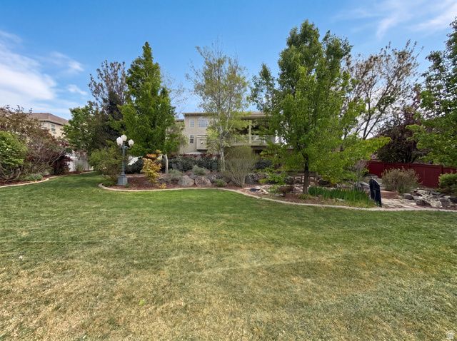 557 E HOLLOW CREEK RD, Draper, UT 84020